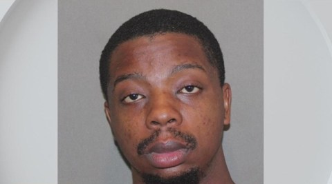 Bridgemon, quien también enfrenta un cargo adicional de evasión del arresto, permanece detenido en la cárcel del condado de Lamar.