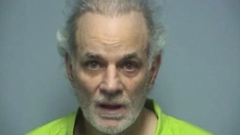 Carillo, de 66 años, fue detenido en su domicilio en Winchester, Virginia.