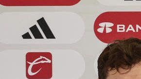 El entrenador de porteros, Joseba Ituarte; auxiliar técnico, Rafael Márquez; director técnico de la selección nacional mexicana de fútbol, Javier Aguirre; auxiliar técnico, Toni Amor y el preparador físico, Pol Lorente.