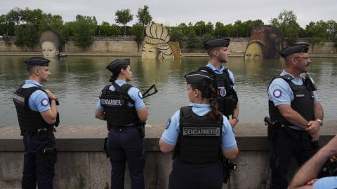 Agentes de la policía francesa.