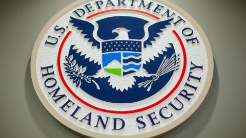 El DHS establecerá revisiones reforzadas para identificar tendencias de presentación de solicitudes en serie del 'parole' humanitario.