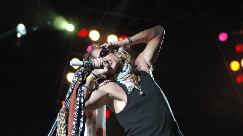 Steven Tyler actuando.