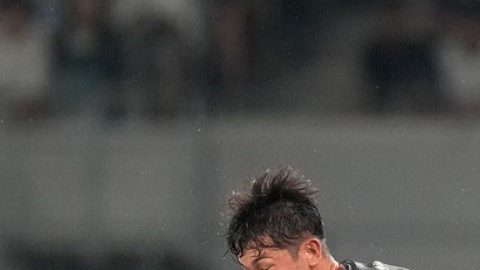 Kakeru Yamauchi e Yves Bissouma durante un amistoso entre el Vissel Kobe y el Tottenham Hotspur