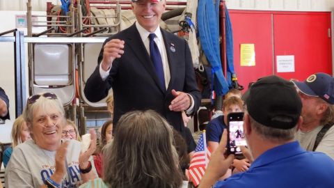 La foto de Biden con la gorra "Trump 2024".