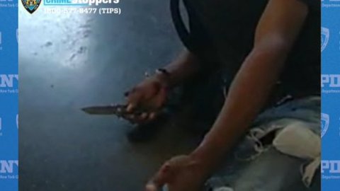 Cuchillo portado por sospechoso en el Metro de NYC.