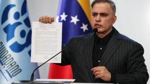 El fiscal de Maduro ratificó la orden luego de conversar con José Vicente Haro, abogado de Edmundo González Urrutia.