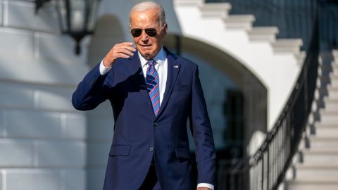 Presidente Joe Biden en el exterior de la Casa Blanca