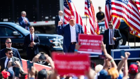 El expresidente Donald Trump duante un mitin en Carolina del Norte este sábado.