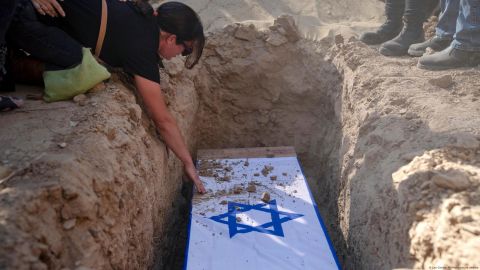 Los rehenes eran Ron Sherman y Nik Beizer, ambos de 19 años, y a Elia Toledano, de 28; los tres presuntamente muertos en Gaza en diciembre.