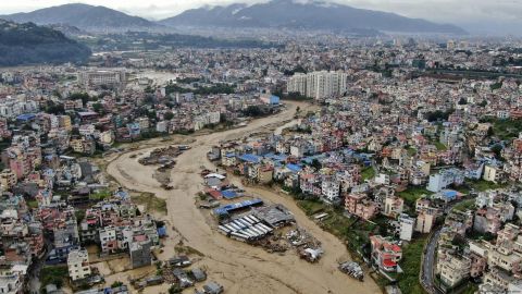 El valle de Katmandú registró 240 milímetros de lluvia en 24 horas.