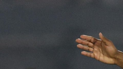 Vinícius Júnior de Brasil reacciona este martes, en un partido de las eliminatorias sudamericanas para el Mundial de 2026 entre Paraguay y Brasil.
