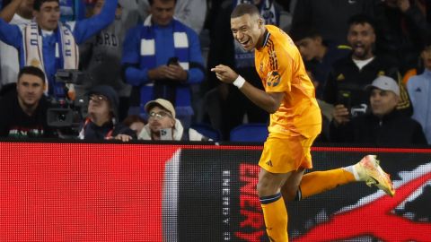 Kylian Mbappé celebra tras marcar de penal a la Real Sociedad.