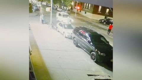 Atropello fatal captado por cámara de seguridad en NYC.