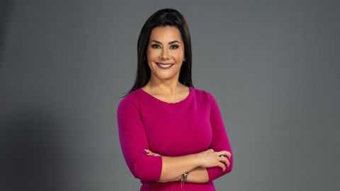 Adriana Vargas  tiene más de dos décadas de experiencia periodística en televisión y radio.