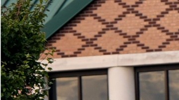 Las clases serán media jornada. En la escuela hay policías, consejeros y perros de terapia para ayuda de los alumnos.