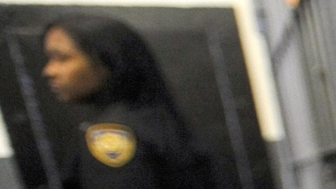 Si la menor no cumplía con las exigencias de la mujer, la golpeaban.