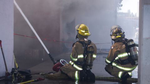 Casi 100,000 personas se refugian tras incendio de una planta química en Georgia