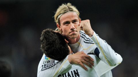 Guti y Gonzalo Higuaín en su etapa con el Real Madrid.