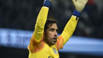 Claudio Bravo durante un partido entre el Manchester City y el Everton en 2020.