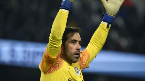 Claudio Bravo durante un partido entre el Manchester City y el Everton en 2020.