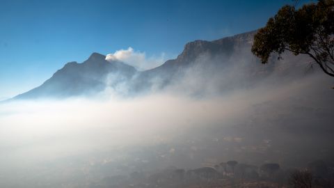 Hallan muerta a excursionista estadounidense que desapareció en montaña de Sudáfrica