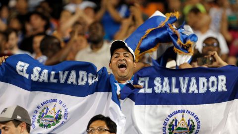 Fanaticada de El Salvador espera que terminen los problemas relacionados a su fútbol.