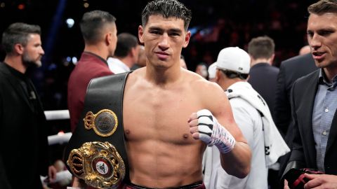 Dmitry Bivol habló sobre volver a pelear contra Canelo Álvarez.