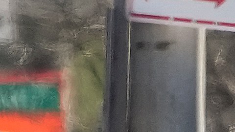 Los agentes se percataron de que el sospechoso estaba herido mientras lo registraban, además, de dos peatones cerca de la escena.