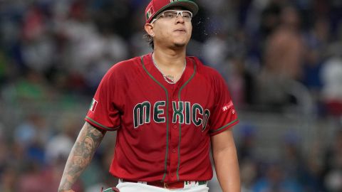 Julio Urías representando a México.