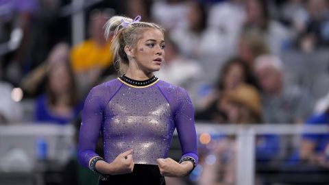 Olivia Dunne durante los campeonatos de gimnasia de la NCAA en 2023.