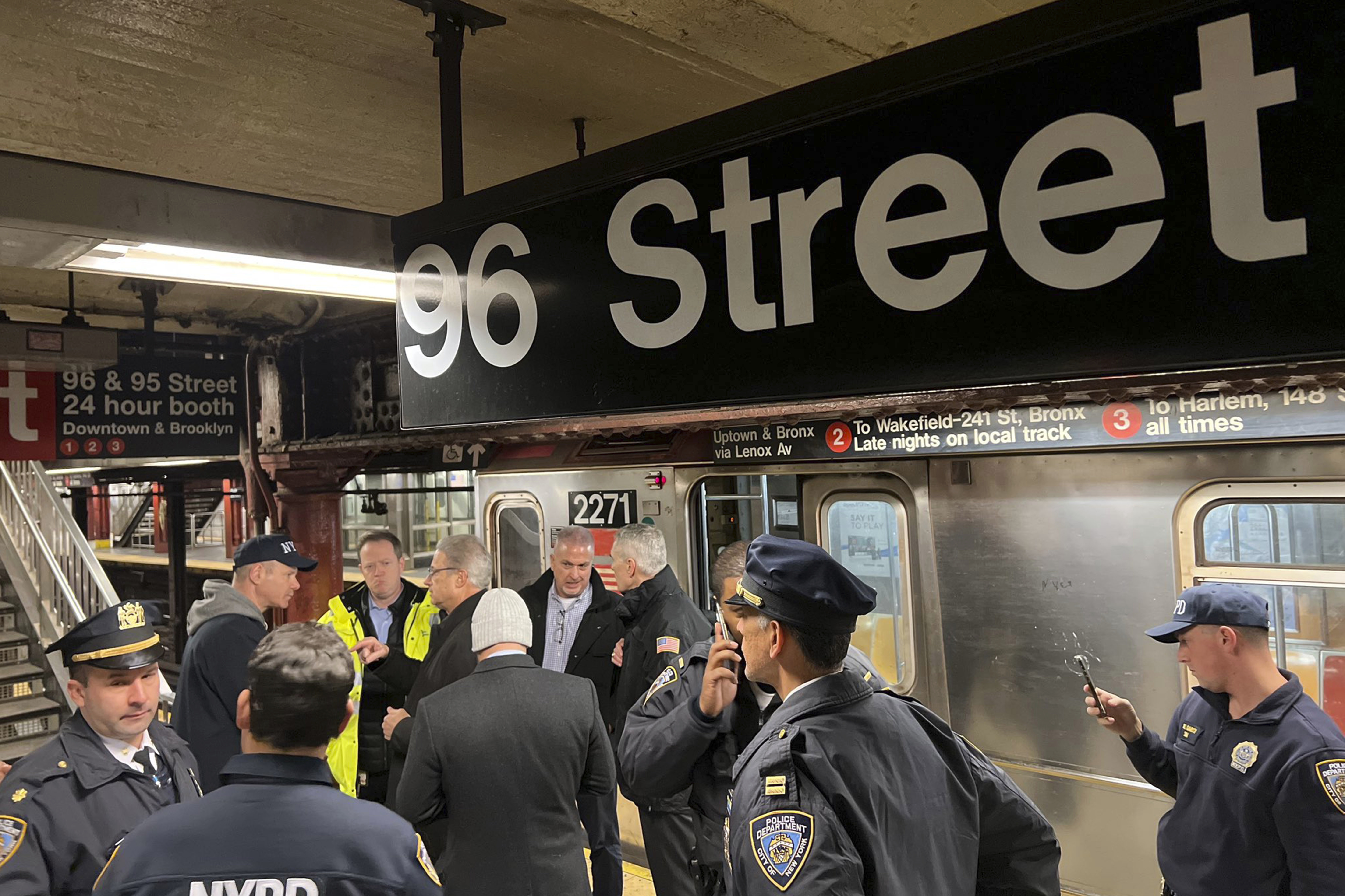 La presencia de las fuerzas del orden en el metro de Nueva York aumentó, al igual que los crímenes violentos.
