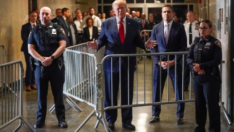 Foto de archivo del expresidente Trump en un juicio en Nueva York.