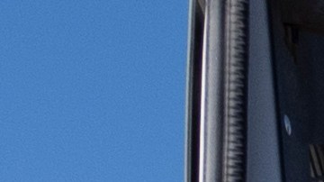 Agentes de la Patrulla Fronteriza conducen a un grupo de migrantes que buscan asilo hacia una camioneta para ser transportados y procesados. Foto referencial.