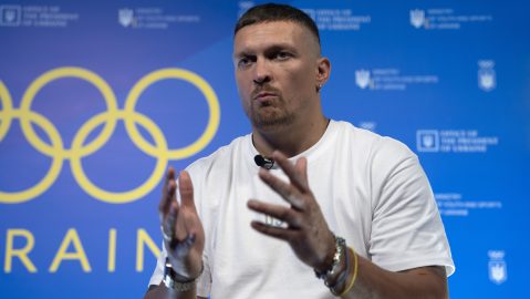 Oleksandr Usyk detenido por la policía en aeropuerto de Polonia