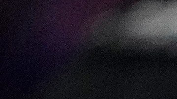 Caitlin Clark sonríe durante un encuentro ante Dallas Wings.