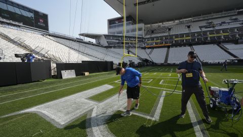 La Neo Química Arena de Sao Paulo en medio de los preparativos para recibir el primer partido de la NFL en Brasil en la historia.