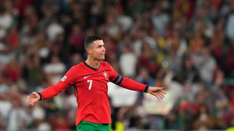 Cristiano Ronaldo celebra tras marcar ante Escocia.