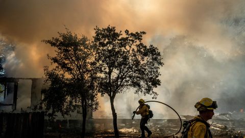 Guardia Nacional es desplegada tras la fuerza por intensidad del incendio en California