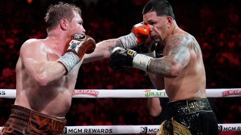 Julio César Chávez aplaudió el trabajo de Berlanga contra el Canelo.