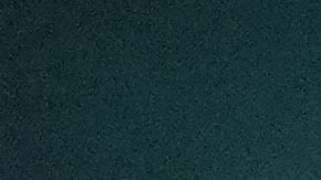 Canelo Álvarez saluda al público tras vencer a Édgar Berlanga.