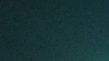 Canelo Álvarez saluda al público tras vencer a Édgar Berlanga.