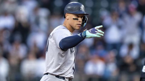 Aaron Judge celebra tras conectar jonrón frente a Seattle Mariners.