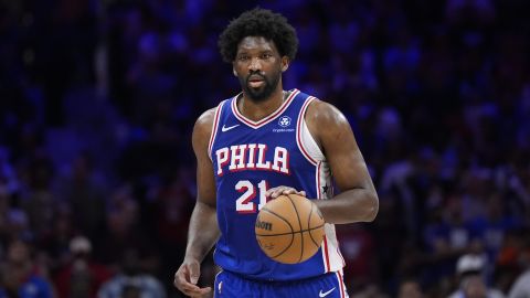 Joel Embiid acuerda nueva extensión millonaria con Philadelphia 76ers