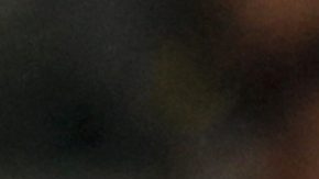 Sebastian Berhalter pelea un balón con Riqui Puig.