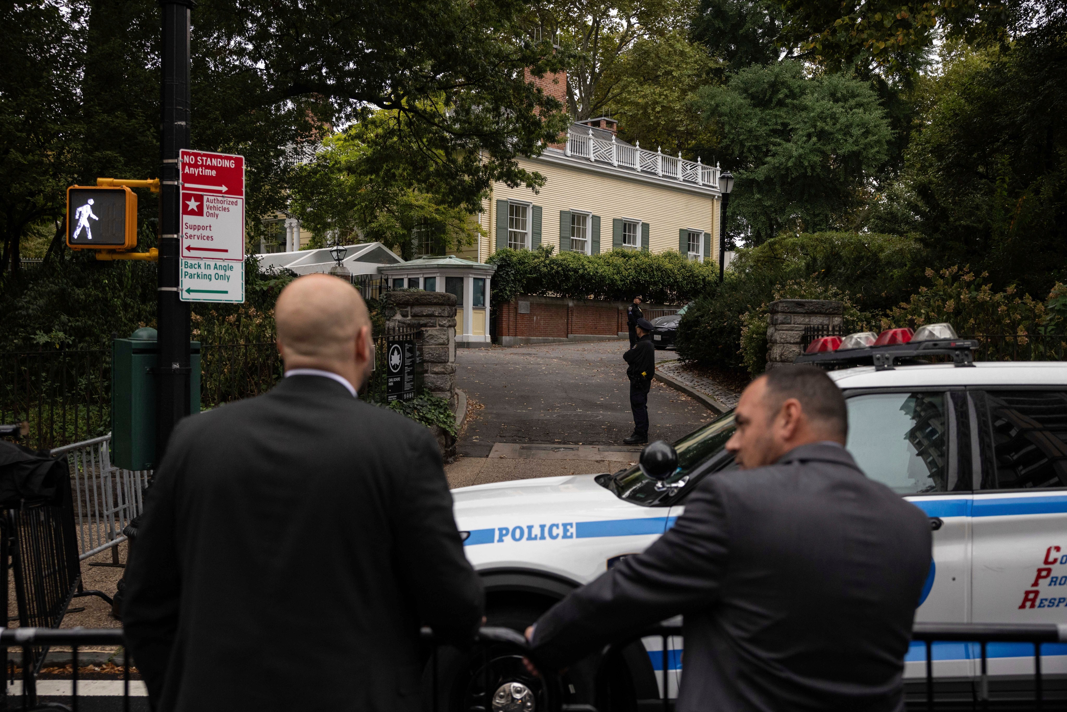 Federales allanan residencia Gracie Mansion del alcalde de Nueva York y su  abogado lo llama "espectáculo": crisis política histórica - El Diario NY