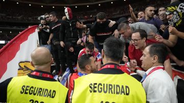 Koke pide a los hinchas del Atlético de Madrid que no lancen objetos al campo.