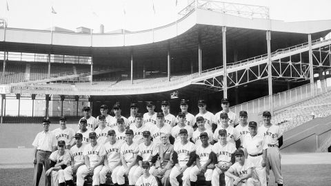 Equipo New York Giants en 1957 donde se puede ver al dominicano "Ozzie" Virgil.