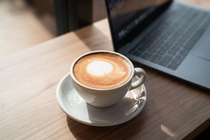 La cafeína tiene un efecto rápido para ayudar en las evacuaciones.