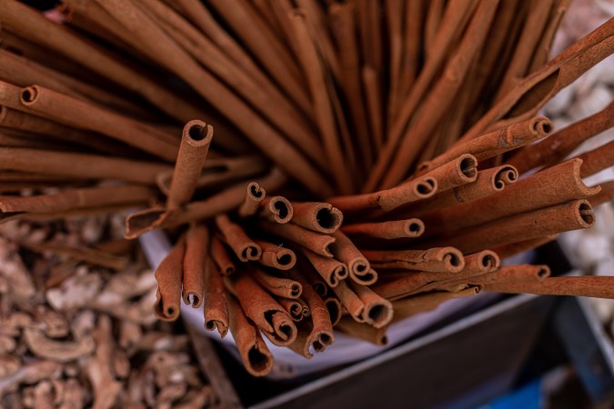 La canela tiene la propiedad de acelerar el metabolismo