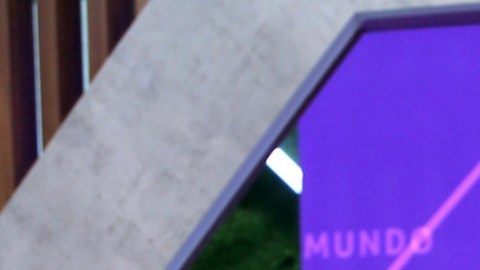 Carlos Adyan, presentador de En Casa con Telemundo.